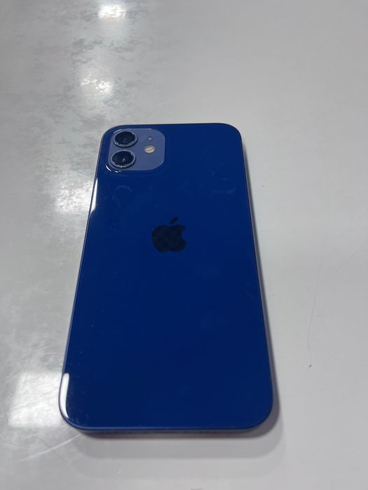 Продам Айфон 12