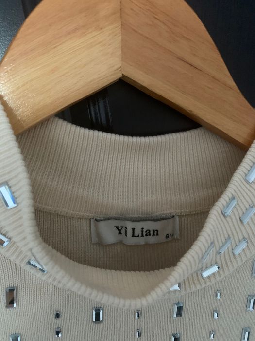 Рокля с камъни екрю