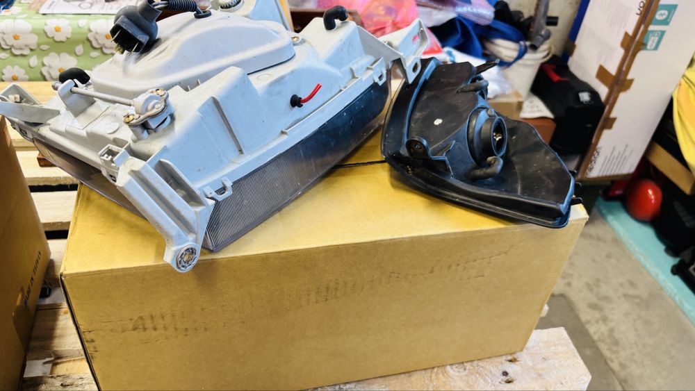 Фарове за Тойота Ландкрузер 90