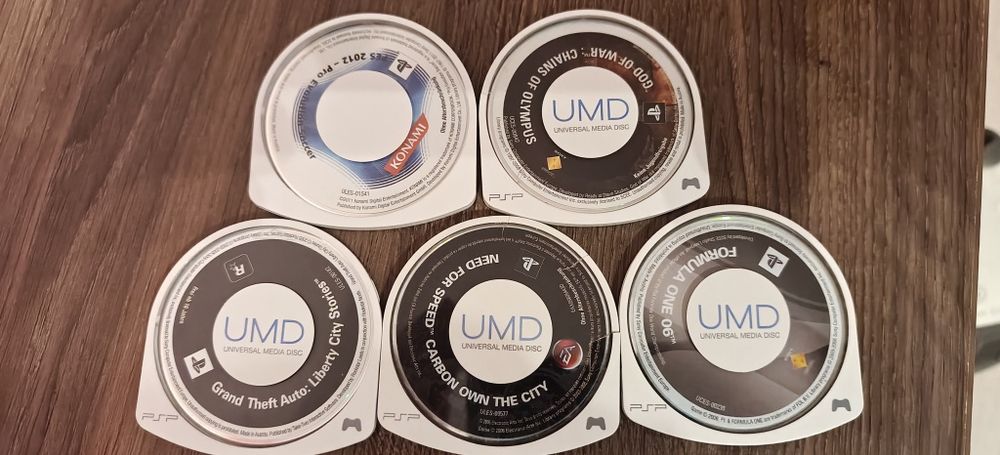 PsP 2004 като нова с 10 игри на дискове!