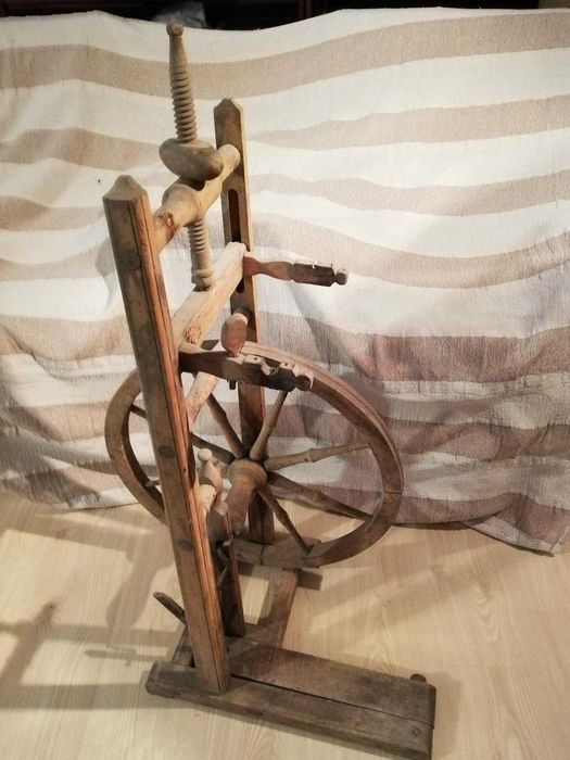 Roata veche de tors lana