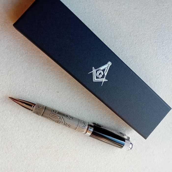 Pix masonic nou in cutie