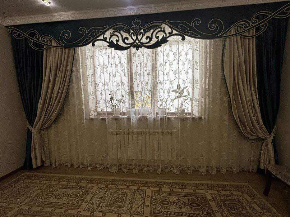 Продам шторы  с тюлями недорого.