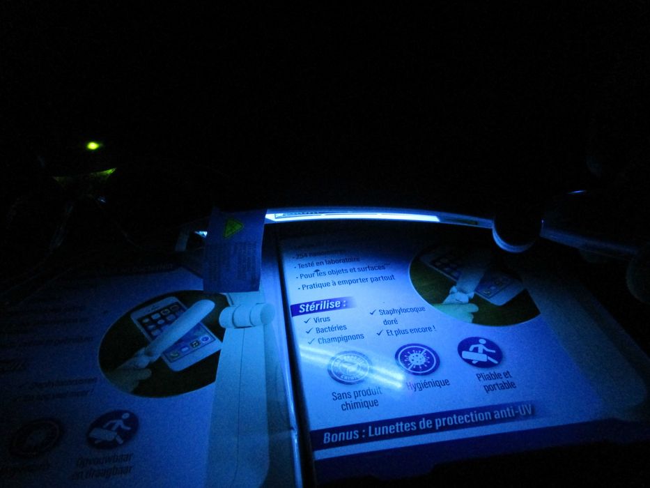 Lampa UV ultraviolete verificare bancnote bactericidă elimina 99.9% dintre germeni, bacterii, fungi, virusuri gripale și acarieni. Împiedică virusii