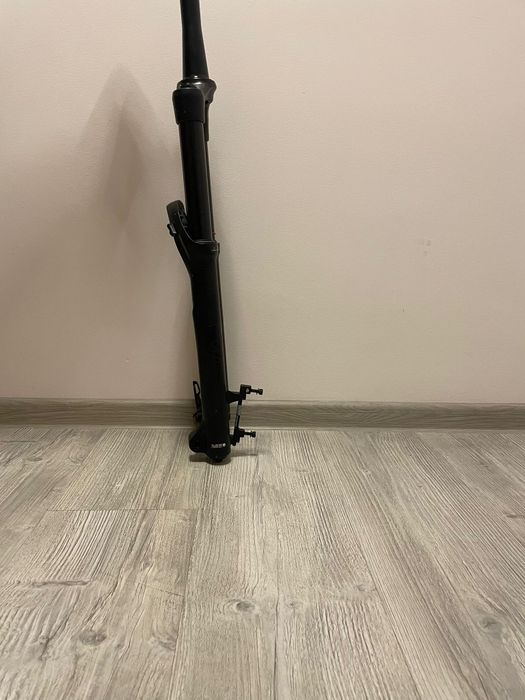 Vând furca RockShox yari
