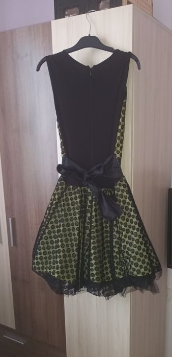 Дамска рокля.Отговаря на S/M размер. Цена-7,50 евро.