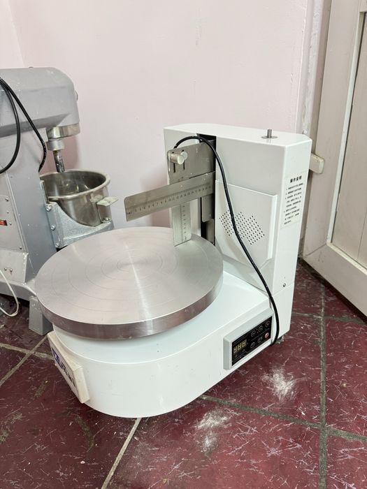 Выравниватель  для торта