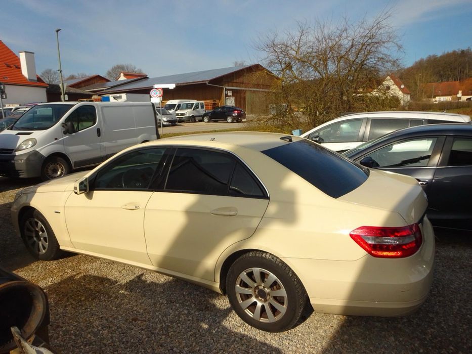 На части!!! Mercedes E200 CDI W212 седан