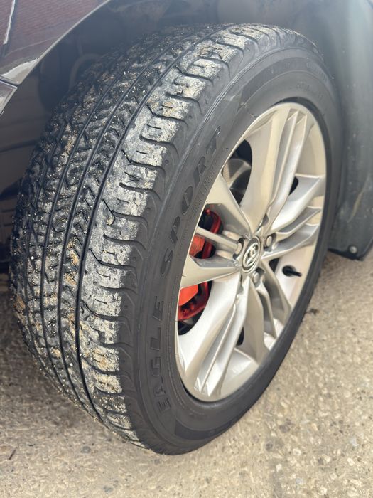 Продам шины на камри 50-55