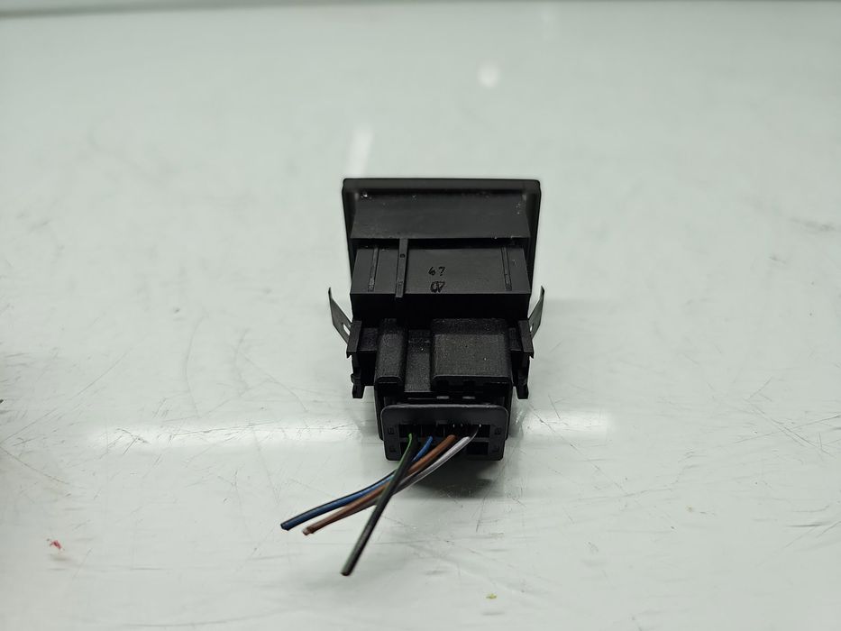 Buton incalzire scaune Volkswagen Touareg (7LA, 7L6) [Fabr 2003-2010]