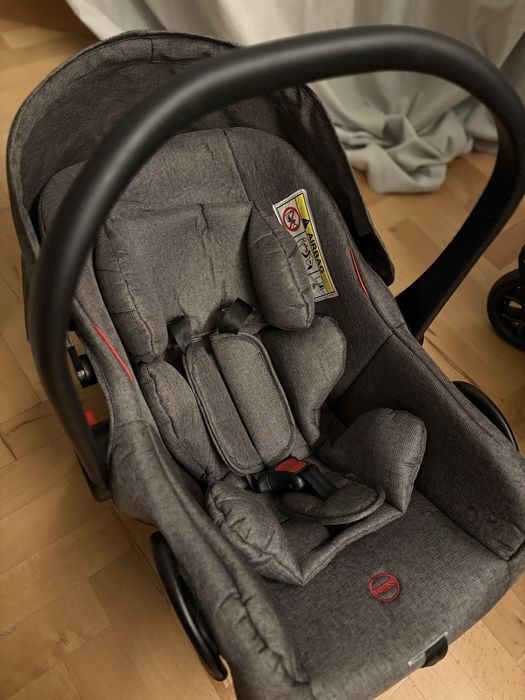 Нова бебешка количка 3 в 1 със столче за кола