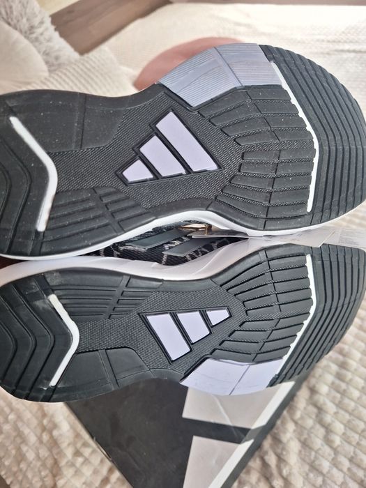 Маратонки на Adidas нови за 85лв