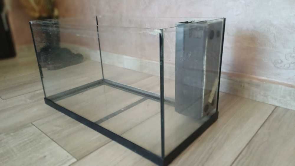 Vand acvariu  60 litri cu armatura metalica ( 60 cm x 33 cm x 30 cm )