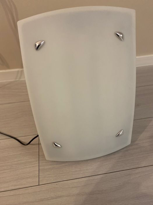 Бяла лампа за допълнителна светлина