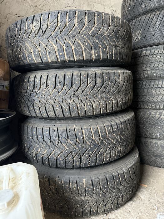 Продам шипованные шины с дисками в сборе