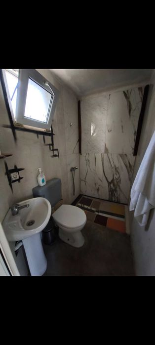 Имот + 3 къщи в село ВАРВАРА