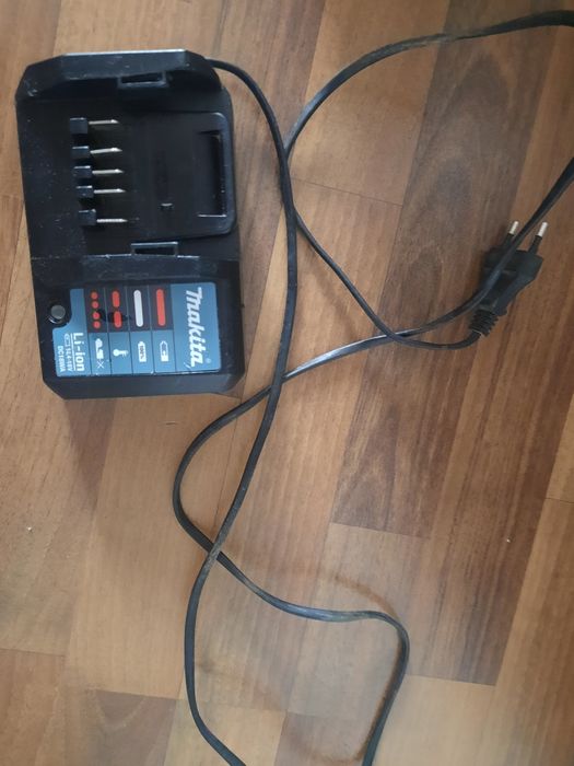 Încărcător Makita DC18WA. 130 lei neg.