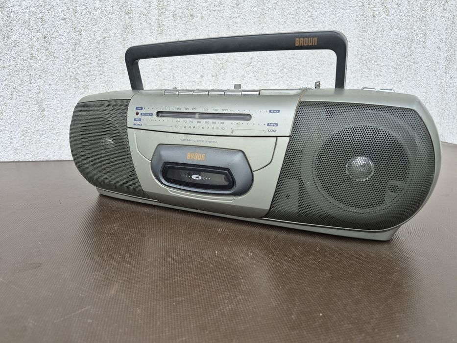 Vând Radio Casetofon BROUN  model ,fabricat made in  UK