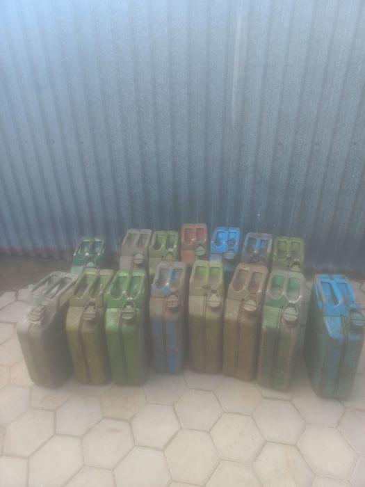 Продам канистры в.