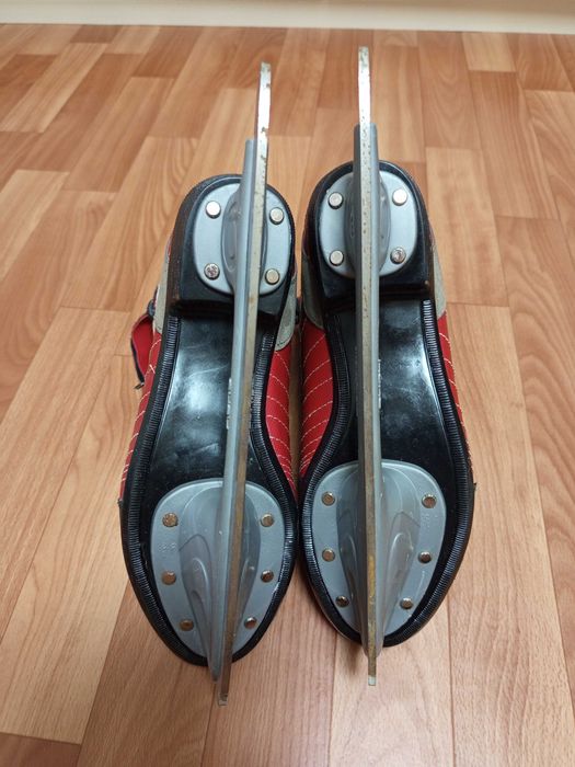 продам отличные женские коньки