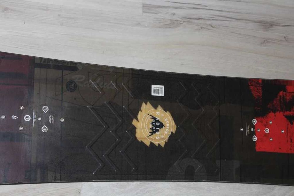BURTON Radius Flat Top 155cm 2024