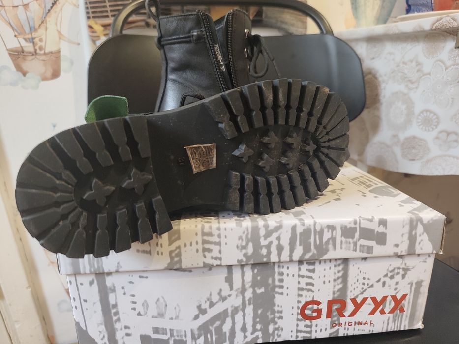 Vând bocanci piele nat 37