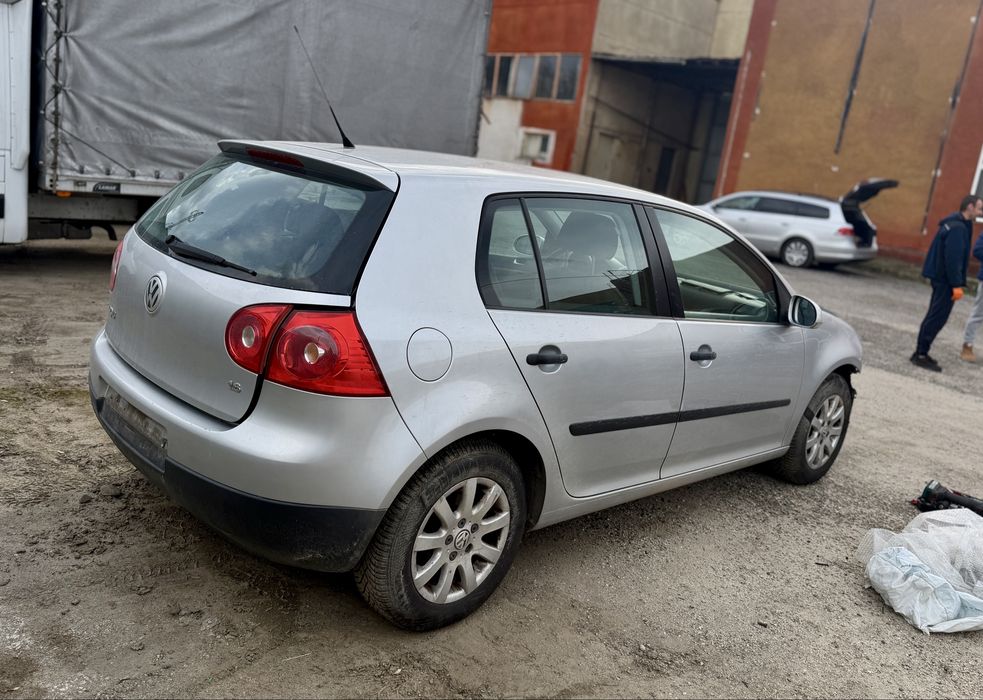 Vw Golf 5 1.6 mpi ръчка На Части !