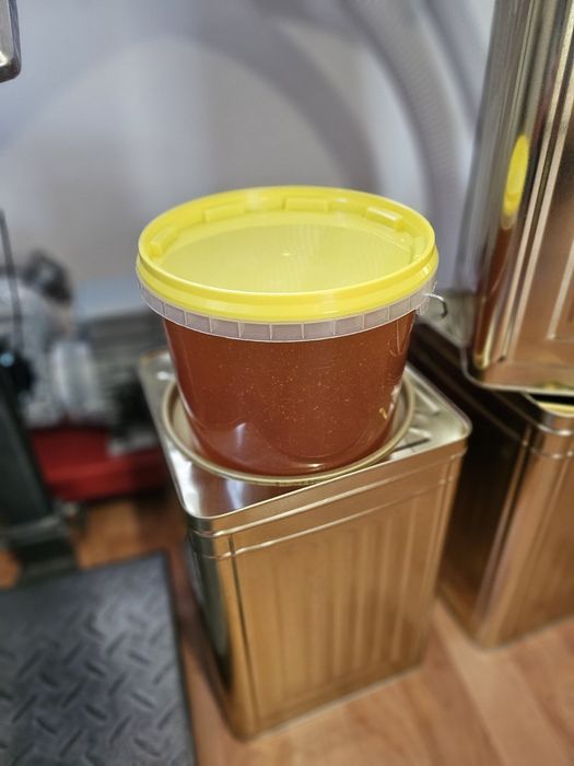 Пчелен мед от семейна ферма