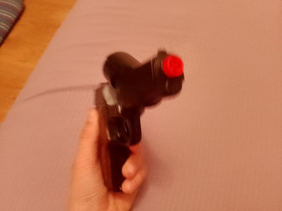 Продам пистолет игрушечный