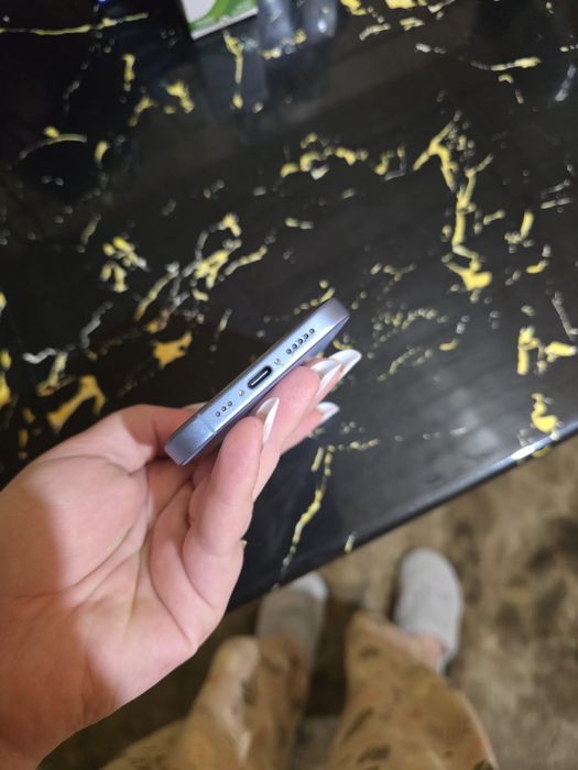 Vând iPhone 17 , mist blue 256GB