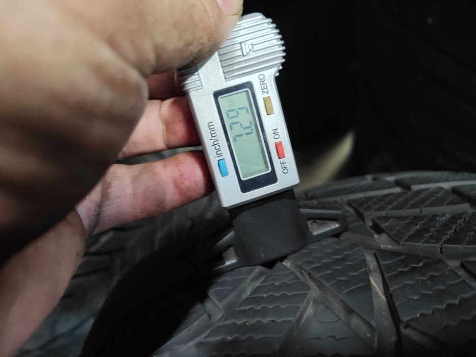 2бр.зимни гуми 235/55/17 Toyo