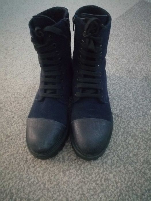 Vand ghete Cadenzza noi, mărimea  39 (merg și la 38)!   Preț 150 lei.