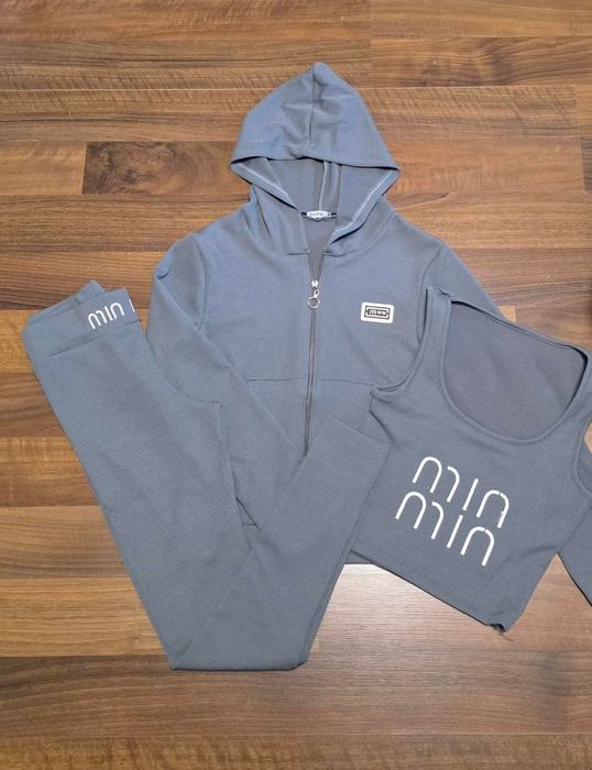 Комплект от 3 части 

Кафяв - М

24 евро ( сложете си надценка )