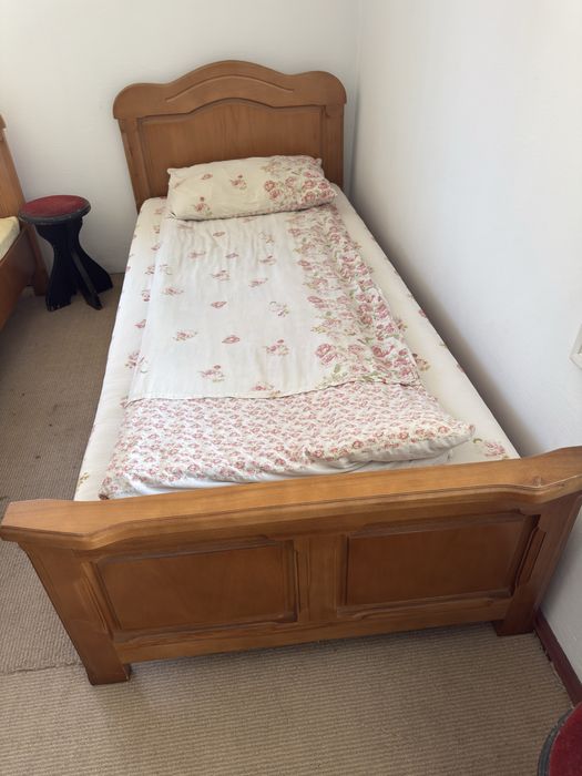 Se vand 16 paturi single din Lemn masiv