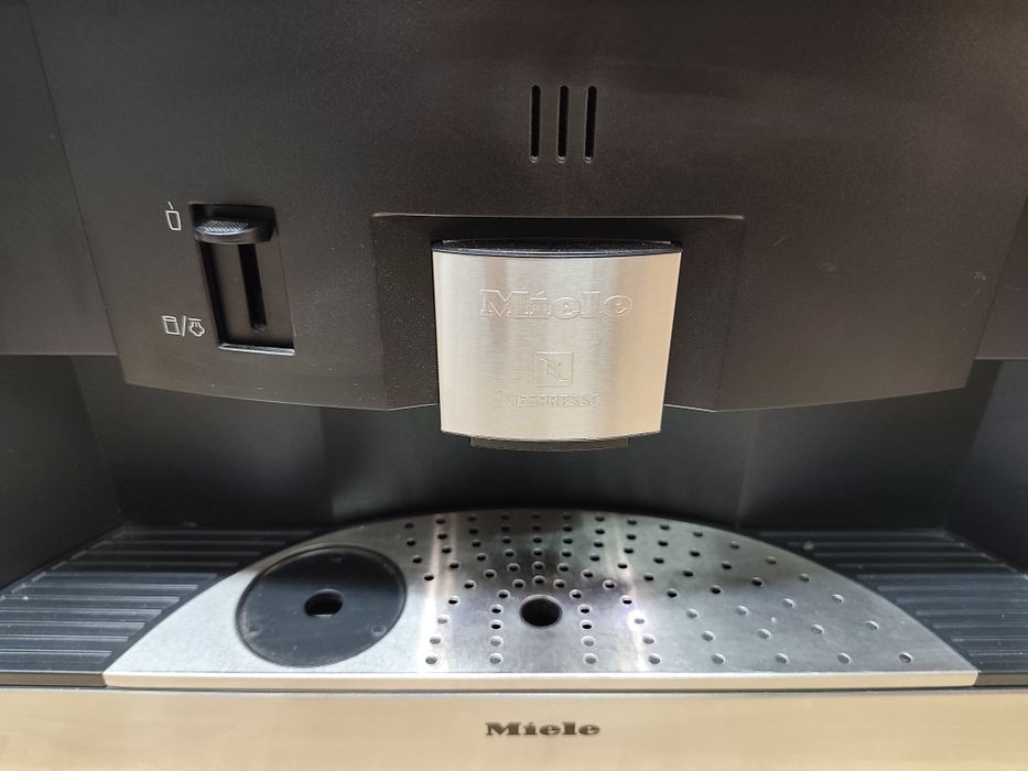 Кафе машина за вграждане Miele