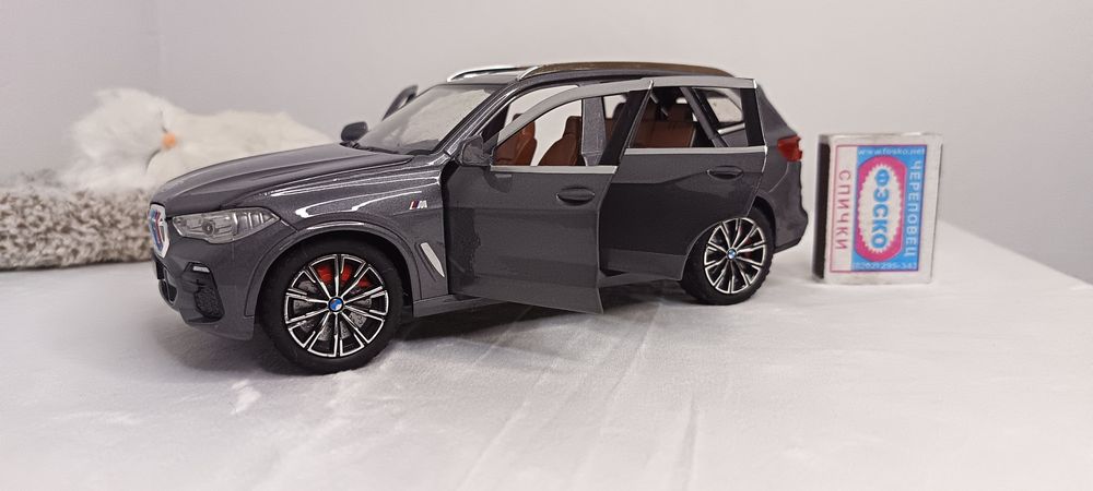 Детская металическая машинка