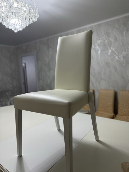 Стол со стульями