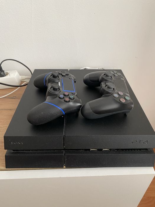 Ps4 на 512 гб + 7 дисков+ 2 геймпада