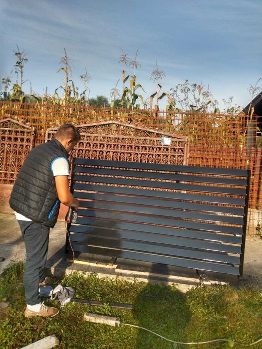 Garduri din panouri stil jaluzele, sipca metalica, tabla, plasa si BCA