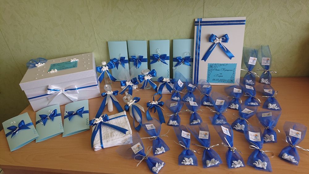 Покани, подаръчета и комплекти за кръщене в цвят по избор на клиента