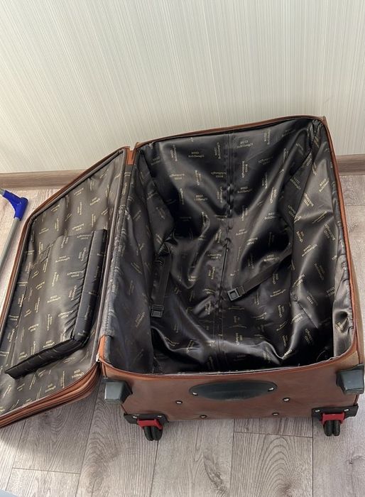 Продам чемодан