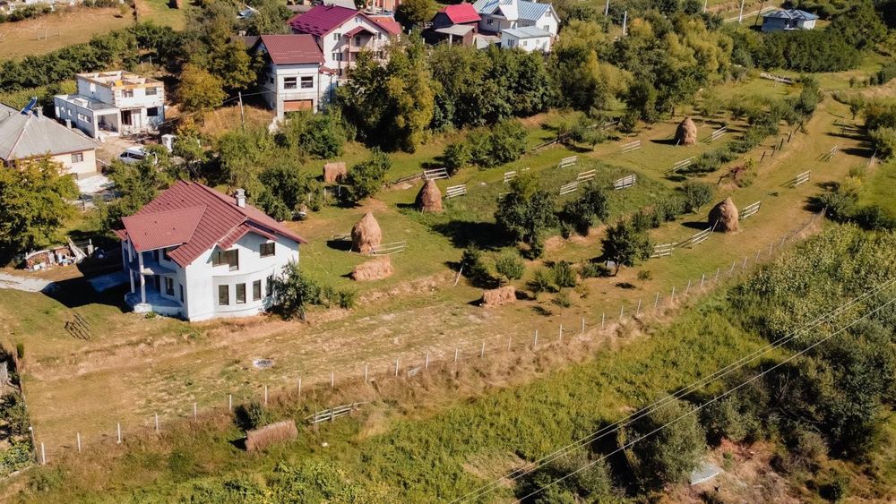 Casa de vânzare în comuna Maieru , teren 17ari
