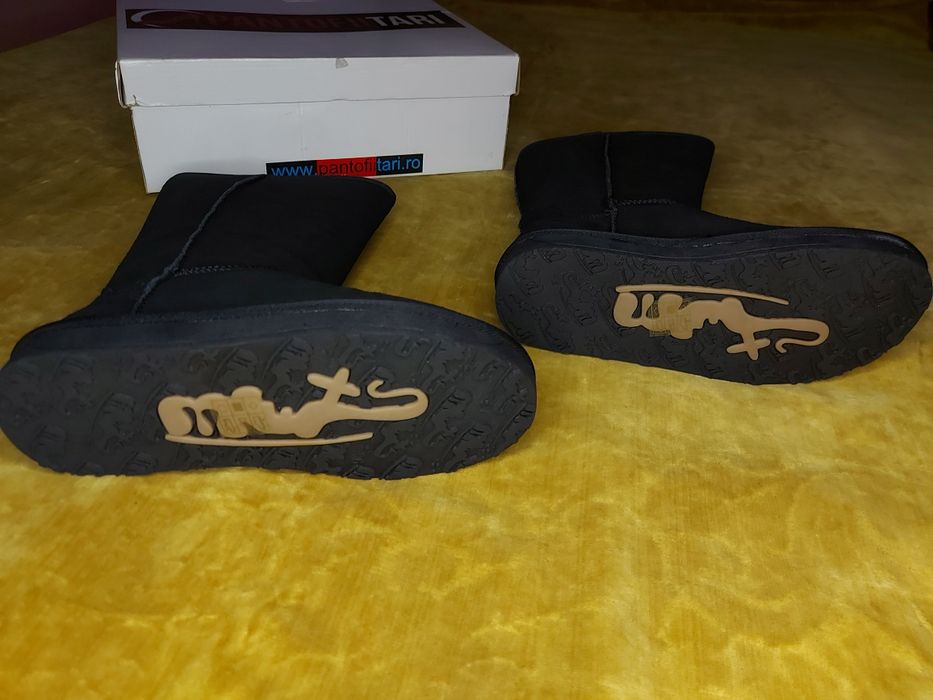 Cizme negre tip UGG