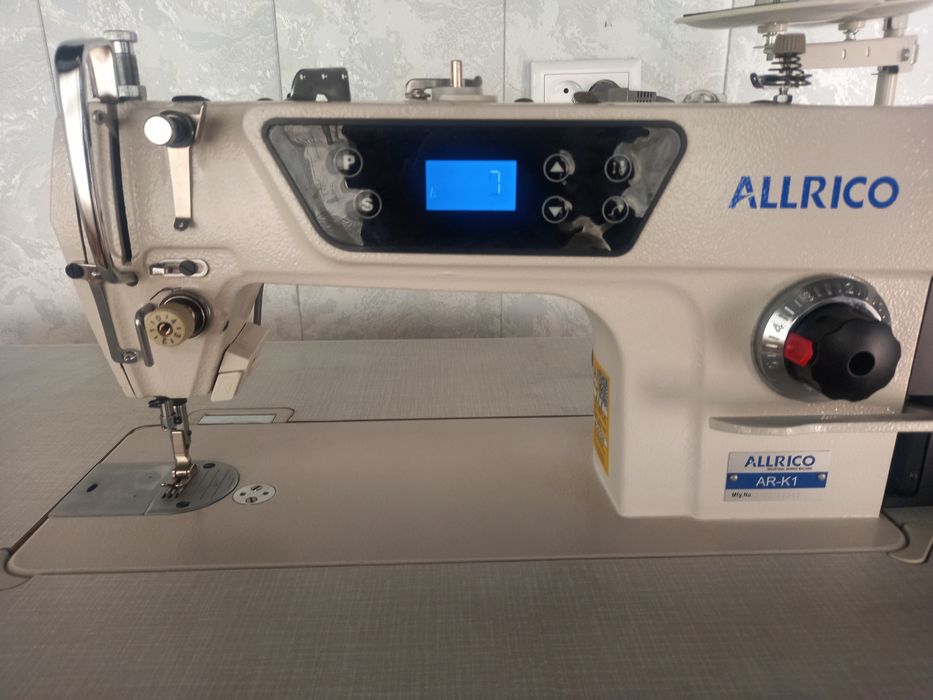 Tikuv mashinasi. Model  "Allrico"