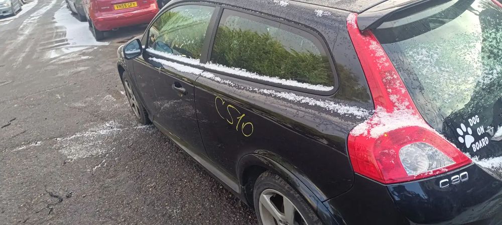 Dezmembrari / Dezmembrez Volvo C30 Coupe Rdesign 2.0 D5204T5 cutie viteze manuala cod culoare 45200 Black Sapphire