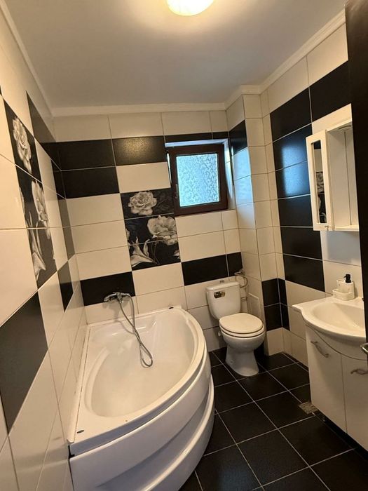 Închiriez apartament