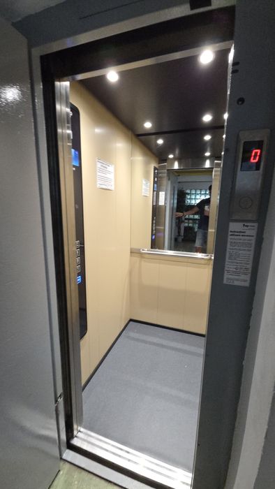 Proprietar, vând 2 camere Victoriei, etaj 7/8, lângă școala 19, vedere