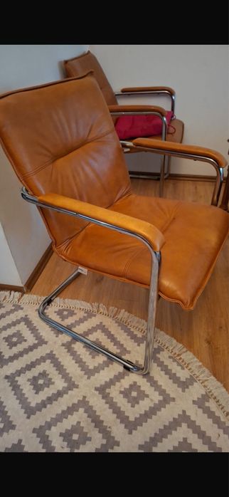 2 scaune birou, din piele,  300 lei/bucata