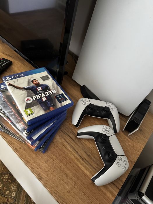 Срочно продам Playstation 5 / PS5