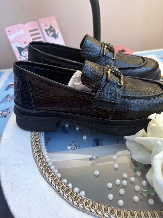 Продам лоферы новые